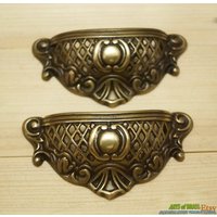 Lot Von 2 Stück Antique East Lake Shell Verzierten Griff Schrank Messing Bin Schublade Pull von ArtsofBrass