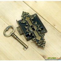 Set Antikes Art Deco Fronttor-Schlüsselloch Mit Vintage Schrank Skeleton Key Lock von ArtsofBrass