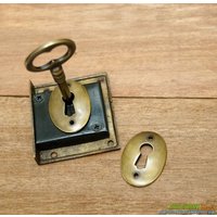 Set Antikes Schlüsselschloss Und Skeleton-Schlüssel Mit Retro - Runder Vintage-Schlüssellochplatte Aus Massivem Messing von ArtsofBrass