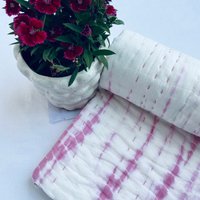 Rosa Baby Quilt Tie Dye Kantha Decke Shibori Baumwolldecke Solide Baumwolle Krippe Bettwäsche Ah #05 von ArtsyHomeIN