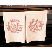 Hahn Und Huhn 2Er Set Mehlsack Geschirrtücher Mit Besticktem Design, Extra Große Baumwoll Geschirrtücher, Redwork Stickerei von ArtsyNorthernGirl