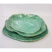 Set "Ocean" Aus Drei Tellern Handgetöpfert Flacher Teller Salatteller Spaghettiteller Kuchenteller Servierplatte Set "Ocean" Aus Drei Tellern Handgetöpfert Flacher Teller Salatteller Spaghettiteller Kuchenteller Servierplatte von Artulas