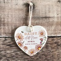 Personalisierte Keramik Herz Hängende Dekoration Geburt Blume Für April, Gänseblümchen von ArtworkByAngie