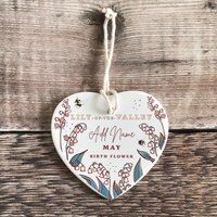 Personalisierte Keramik Herz Hängende Dekoration Geburt Blume Für Mai, Maiglöckchen von ArtworkByAngie