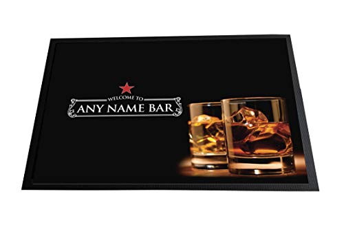 Artylicious Fußmatte, personalisierbar, Bar-Name, Männerhöhle, Hausbar, 60 x 40 cm, schwarze Whiskygläser von Artylicious