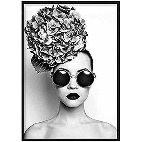 Artze Wall Art Fotodruck Frau mit Sonnenbrille und Blumen, 50 cm Breite x 70 cm Höhe, schwarz/weiß von Artze Wall Art
