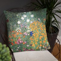 Blumen, Garten, Klimt Malerei, Künstler Akzent Kissen von Artzything