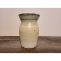 Creme Und Grüne Keramik Vase 6 Von 4 Zoll Breit von AshleysArtAndDesigns