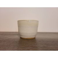 Creme Und Weiße Keramik Vase 3 Zoll Groß Von Drei Vierteln Inches Breit von AshleysArtAndDesigns