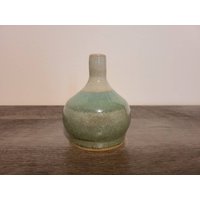 Kleine Grüne Und Graue Keramik Vase 100 cm Groß Von 3, 5 Breit von AshleysArtAndDesigns