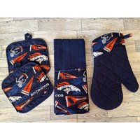 Denver Bronco 4Er Set Küchen Geschenk-Set Denver Bronco 4Er Set Küchen Geschenk-Set von AspenBellCreatix