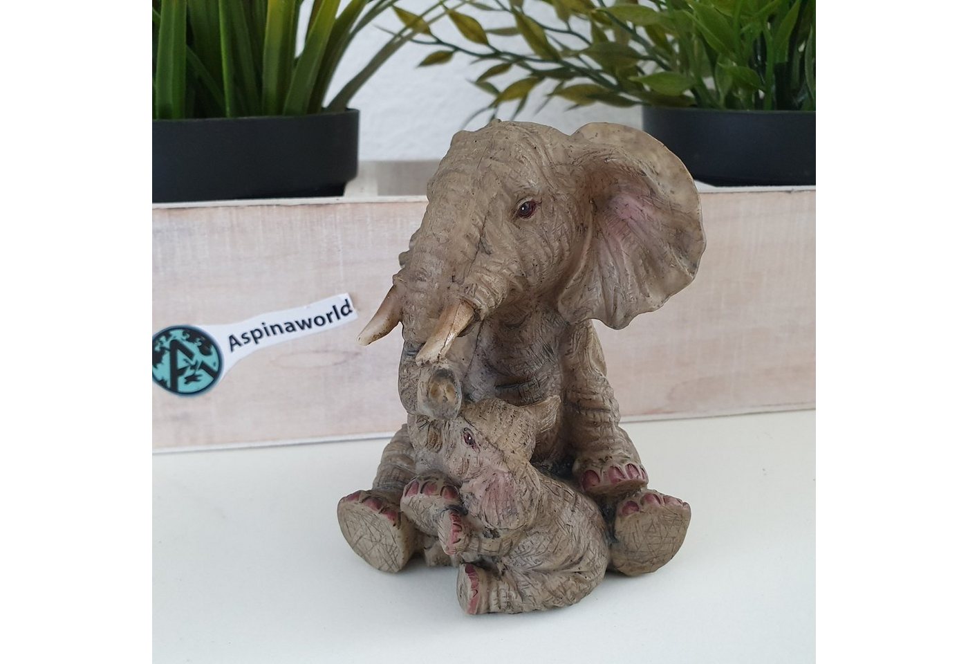 Aspinaworld Dekofigur Afrika Deko sitzende Elefanten Figur mit Baby 10 cm von Aspinaworld