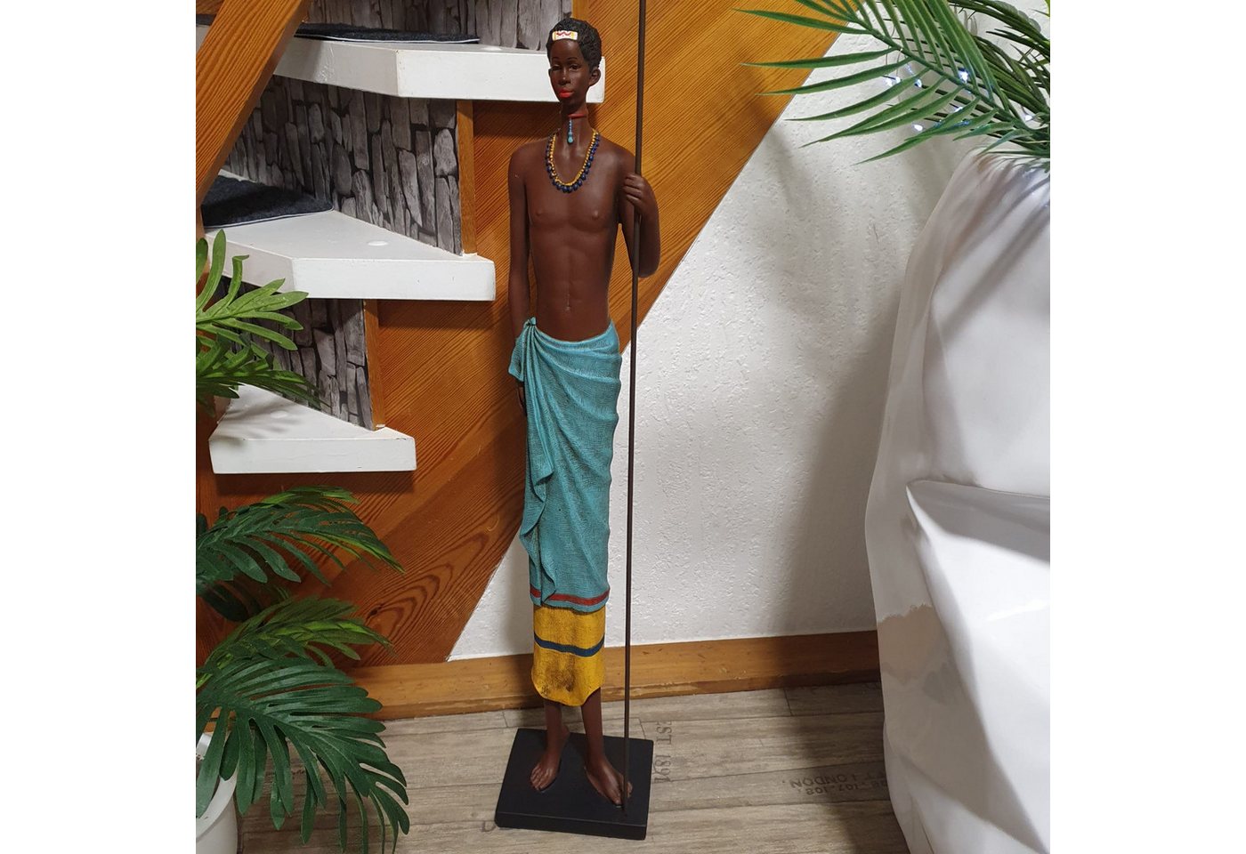 Aspinaworld Dekofigur Afrikanische Mann Dekofigur mit Stab in der Hand 80 cm von Aspinaworld