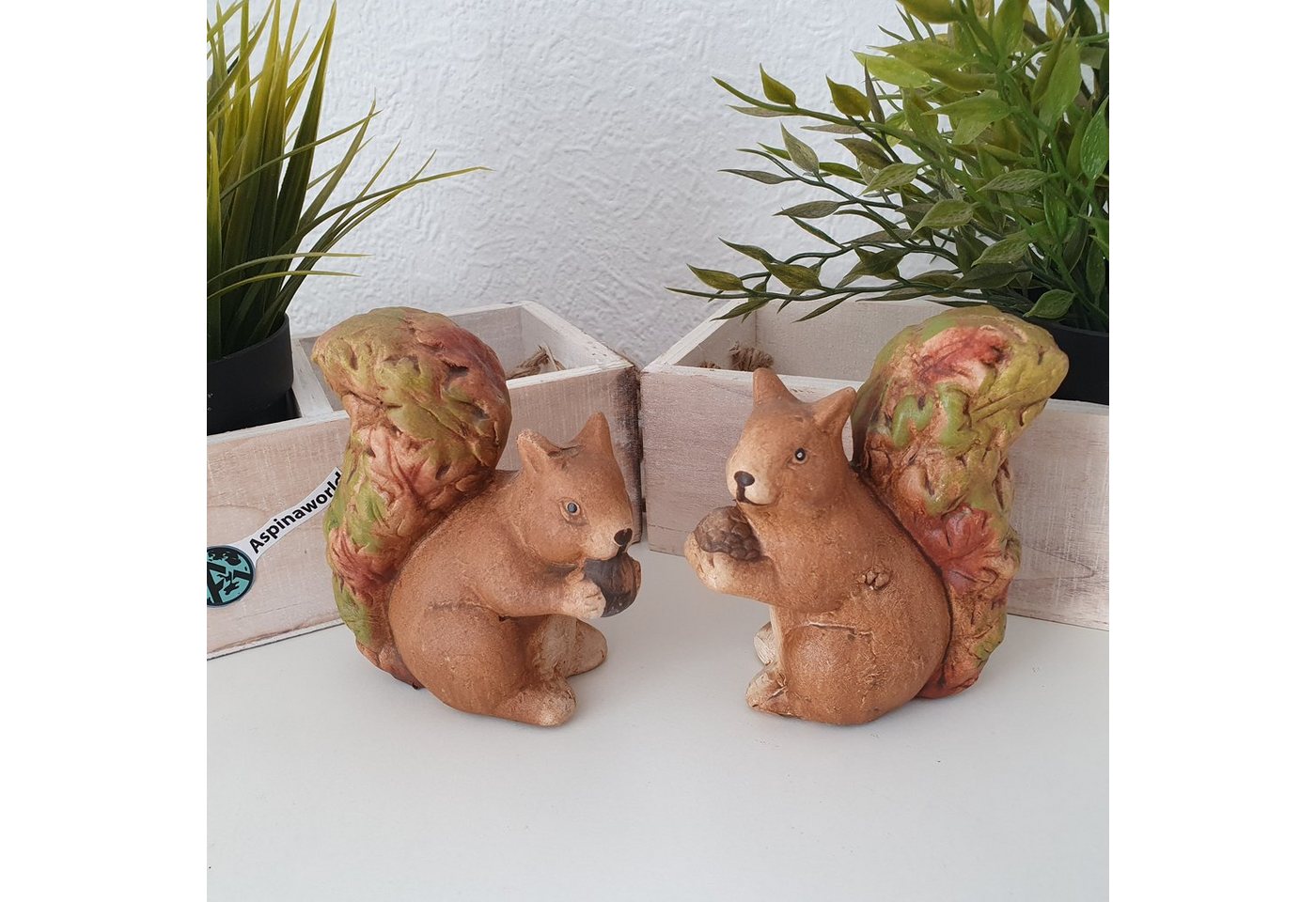 Aspinaworld Dekofigur Deko Eichhörnchen Figur mit Eichel in der Hand 2er Set 11 cm von Aspinaworld