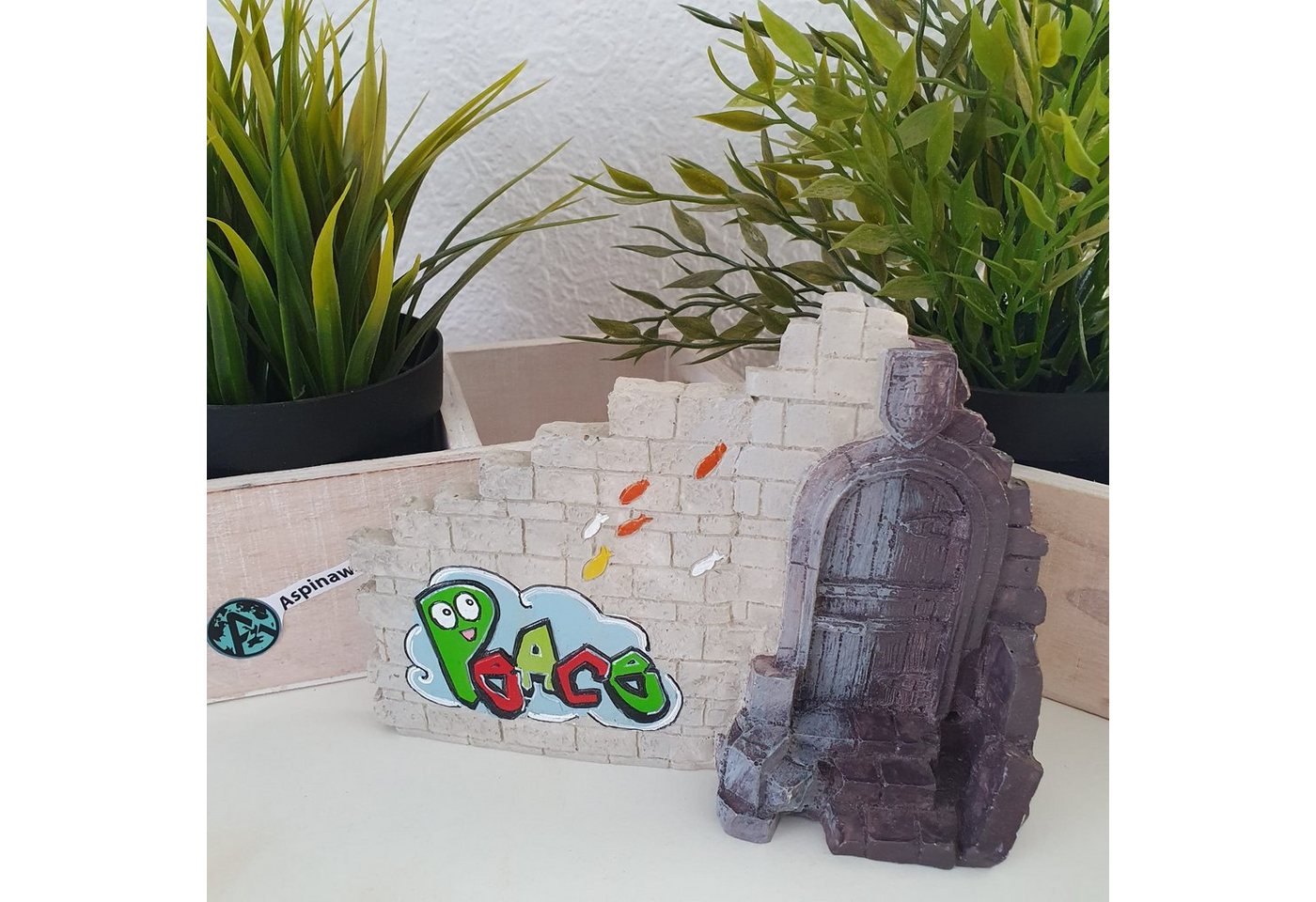 Aspinaworld Dekofigur Graffiti Mauer Figur mit Tür 13 cm von Aspinaworld