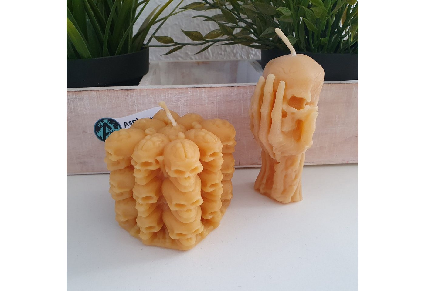 Aspinaworld Formkerze Totenkopf Kerze Würfel und Hand 2 er Set 100 % Bienenwachs von Aspinaworld