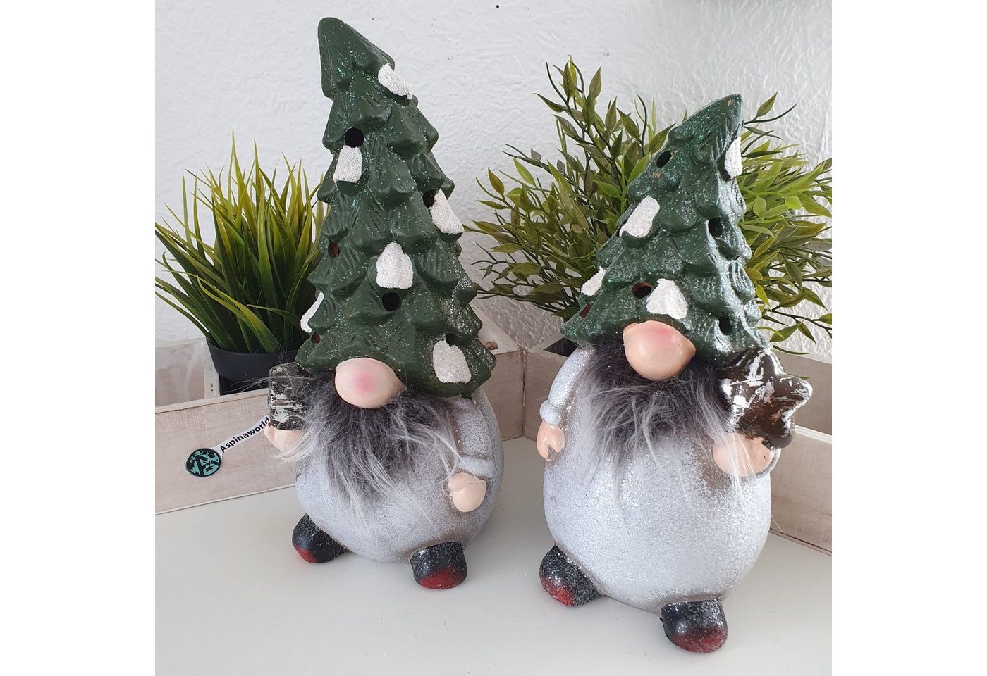 Aspinaworld Weihnachtsfigur Dekofigur Wichtel Figur mit Tannenhut Hut 2er Set 28 cm von Aspinaworld