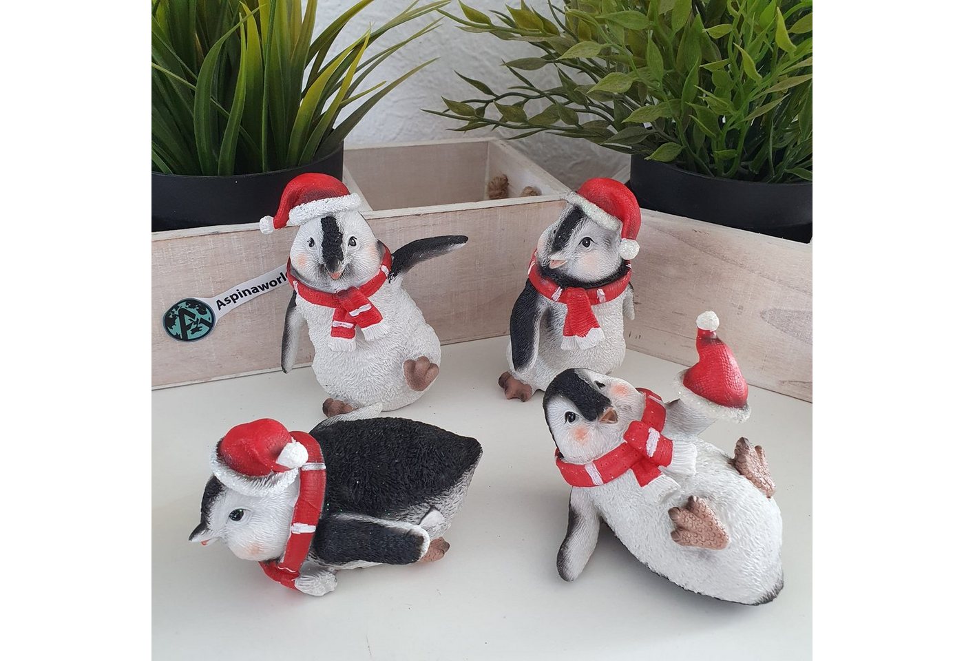 Aspinaworld Weihnachtsfigur Weihnachtsdeko 4er Set Pinguin Figuren 10 cm von Aspinaworld