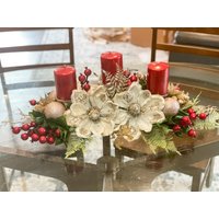 Winter-Dekor, Champagner-Dekor, Winter-Tischdekor, Rote Beeren-Dekor, Kerzen, Großes Blumengesteck von AstraCreation