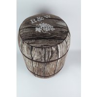 xl-Sitzhocker "Weinfass" Aus Gobelinstoff, Holzmuster Mit Aufwendigen Details, Braun von AstraSchneiderei