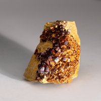 Vanadinit Kristall Traube Auf Matrix Aus Mibladen, Atlasgebirge, Provinz Khönifra, Marokko - Vc-74 von AstroGalleryOfGems