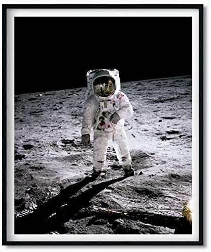 Astrography Poster gedruckt The First Moonwalk - Wandkunst Weltraum Deko für Büro, Wohnzimmer, Schlafzimmer - Perfekt NASA und Astronomie thematische Geschenke (classic, 40 x 30 cm) von Astrography