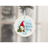 Personalisierter Gonk Wichtel Weihnachtsschmuck, Baumschmuck, Namensgeschenk, Erstes Weihnachten, Aquarell, Beliebiger Text von AtNineThirtyTwo