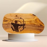 Bogenschießen Bogenschütze Bogenschützin Bogen Sport Geschenk Personalisiert Olivenholz Frühstücksbrett Schneidebrett Pfeil Olivenholzbrett von AtelierAnnaHandmade