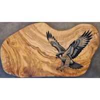 Falke Greifvogel Turmfalke Wanderfalke Geschenk Personalisiert Name Olivenholz Frühstücksbrett Falkner Geburtstagsgeschenk Olivenholzbrett Falke Greifvogel Turmfalke Wanderfalke Geschenk Personalisiert Name Olivenholz Frühstücksbrett Falkner Geburtstagsgeschenk Olivenholzbrett von AtelierAnnaHandmade