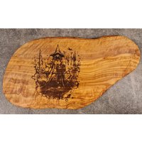 Hexen Hexenhut Holz Hexe Geschenk Personalisiert Olivenholz Frühstücksbrett Schneidebrett Geburtstag Olivenholzbrett Mit Gravur Hexen Hexenhut Holz Hexe Geschenk Personalisiert Olivenholz Frühstücksbrett Schneidebrett Geburtstag Olivenholzbrett Mit Gravur von AtelierAnnaHandmade