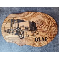 Lkw Fahrer Trucker Lastwagen Geschenk Personalisiert Olivenholz Frühstücksbrett Schneidebrett Mit Gravur Geburtstagsgeschenk Olivenholzbrett Lkw Fahrer Trucker Lastwagen Geschenk Personalisiert Olivenholz Frühstücksbrett Schneidebrett Mit Gravur Geburtstagsgeschenk Olivenholzbrett von AtelierAnnaHandmade