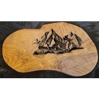 Olivenholz Alpen Bergen Allgäu Schild Frühstücksbrett Personalisiertes Brettchen Schneidebrett Geschenk Olivenholzbrett Brett Holzbrett von AtelierAnnaHandmade