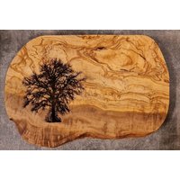 Olivenholz Baum Lebensbaum Frühstücksbrett Personalisiertes Brettchen Schneidebrett Geschenk Olivenholzbrett Holzbrett Geburtstag von AtelierAnnaHandmade
