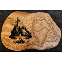 Olivenholz Zelten Camping Schild Frühstücksbrett Personalisiertes Brettchen Camper Zelt Schneidebrett Geschenk Geburtstag Olivenholzbrett von AtelierAnnaHandmade