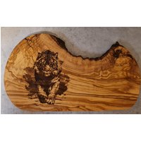 Tiger Geschenk Personalisiert Text , Name Olivenholz Frühstücksbrett Schneidebrett Mit Gravur Holz Geburtstagsgeschenk Tiger Geschenk Personalisiert Text , Name Olivenholz Frühstücksbrett Schneidebrett Mit Gravur Holz Geburtstagsgeschenk von AtelierAnnaHandmade
