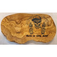 Totenkopf Schädel Geschenk Personalisiert Text Name Olivenholz Frühstücksbrett Schneidebrett Gravur Holz Geburtstagsgeschenk Olivenholzbrett Totenkopf Schädel Geschenk Personalisiert Text Name Olivenholz Frühstücksbrett Schneidebrett Gravur Holz Geburtstagsgeschenk Olivenholzbrett von AtelierAnnaHandmade