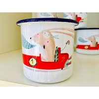 Becher Emaille Hase Rennauto von AtelierBlechbuechse