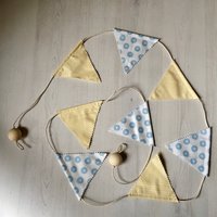 stoffgirlande Mit Holzklammern, Kleines Blumenmuster von AtelierDecorette
