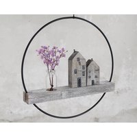 Sonnengeküsstes Holz, Hängende Fensterdeko, Metallring, Holzhaus, Natürliche Deko, Haus, Geschenk, Ausgefallene Deko, Ø20cm, Atelier Keimzelle Sonnengeküsstes Holz, Hängende Fensterdeko, Metallring, Holzhaus, Natürliche Deko, Haus, Geschenk, Ausgefallene Deko, Ø20cm, Atelier Keimzelle von AtelierKeimzelle