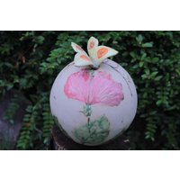 Gartenkugel Mit Gelben Schmetterling, Gartendekoration, Gartenkeramik von AtelierKeramixx