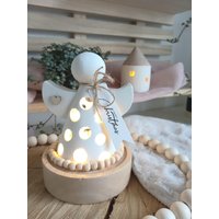 Geschenkset Engel Auf Holzsockel, Leuchtend; Mitbringsel; Weihnachtsengel von AtelierLumiereDesign
