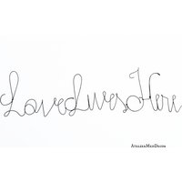Liebe Lebt Hier Draht Zeichen Worte Wandkunst von AtelierMedDecor