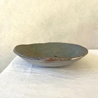 Handgefertigte Keramik Steinzeug Servierschale Naturton Herzstück von AtelierNumero18