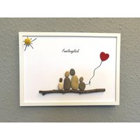 Steinbild "Familienglück" - Groß Auf Wunsch Personalisiert Mit Vornamen Steinfiguren Einem Ast Familienbild Art.-Nr. 71 von AtelierdeVinette