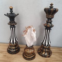 Schachteam-statuen, 3-Teilige Schachskulptur, Einweihungsgeschenke, Schwarze Skulpturen, Schachkönig-Königin-Pferdekopfstücke, Muttertagsgeschenk von AtolyeDreamArt