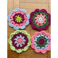 Retro Handgemachte Häkel Untersetzer | Vintage Home Beeren Geschenke 40Er 50Er Jahre Besteck Mid Century Mandala Blume 4Er Set von AtomiCrafts