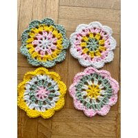 Retro Pastell Gehäkelte Untersetzer | Vintage Home Marshmallow Gelb Handgemachte Geschenke 40Er 50Er Jahre Hausbesteck Mid Century Mandala Blume 4Er Retro Pastell Gehäkelte Untersetzer | Vintage Home Marshmallow Gelb Handgemachte Geschenke 40Er 50Er Jahre Hausbesteck Mid Century Mandala Blume 4Er von AtomiCrafts