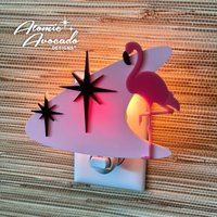 Mid Century Modern "Atomic Flamingo" Nachtlicht | Ambiente Beleuchtung Mcm Dekor Retro Flamingo Bumerang Atomic Avocado Designs® von AtomicAvocadoDesigns