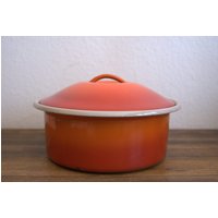Vintage Leuchtend Orange - Roten Emaille-Kasserolle von AtomicMagpie