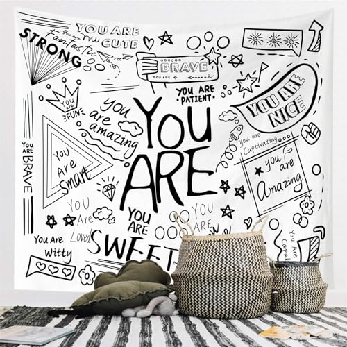 Atrippy Wandteppich für Klassenzimmer, schwarz-weißes Zitat, "You Are Tapisserie" für Klassenzimmer, Schlafzimmer, inspirierende Wanddekoration, positiver Spruch, ästhetische Dekoration, Wandbehang Atrippy Wandteppich für Klassenzimmer, schwarz-weißes Zitat, "You Are Tapisserie" für Klassenzimmer, Schlafzimmer, inspirierende Wanddekoration, positiver Spruch, ästhetische Dekoration, Wandbehang von Atrippy